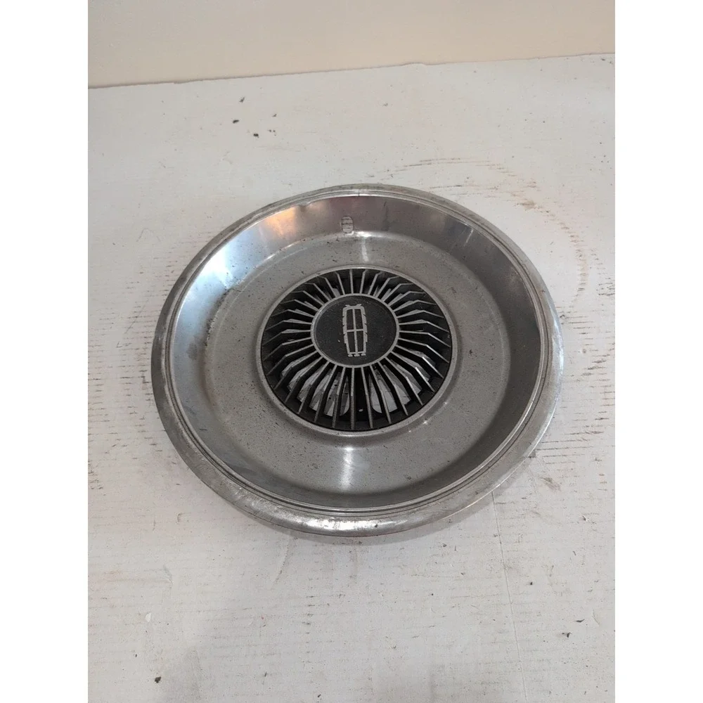 (1) Vintage OEM 1979-87 Mercury Grand Marquis 14
